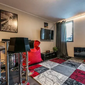 large-studio-chamonix.hotels-rhonealpes.com/